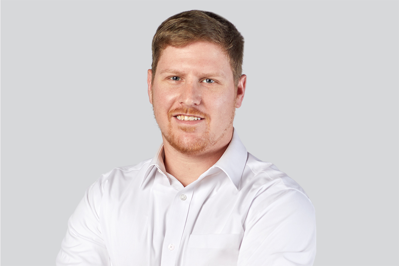 Headshot of MacGuire & Crawford employee Dan MacIsaac